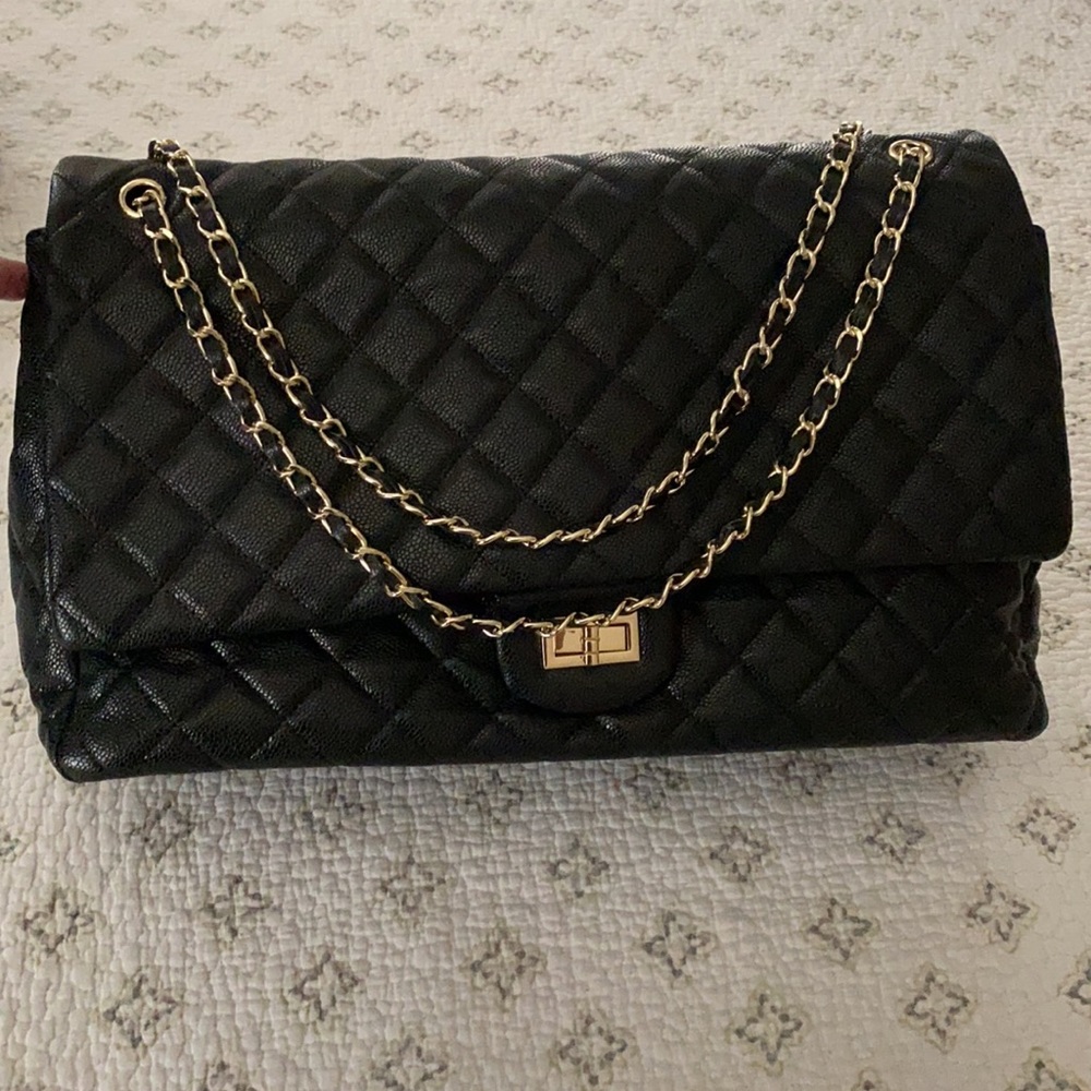 Elegant Black Quilted Shoulder Bag